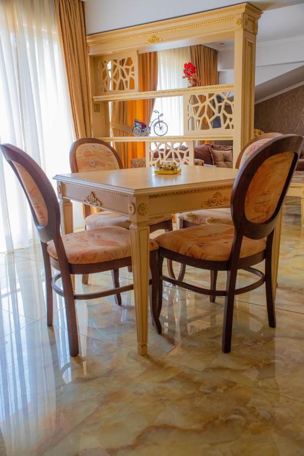 Luxury Apartment Rich 2 벨린그래드 외부 사진